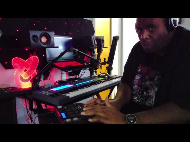 AKAI MPC LIVE BEAT STUDIO SESSION
