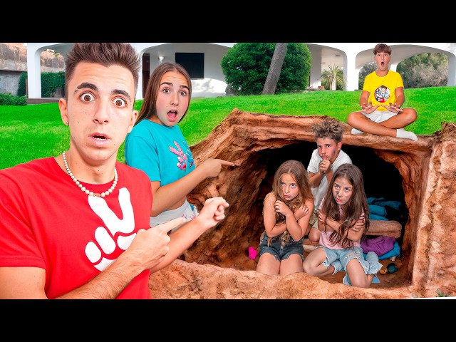 WE FOUND A SECRET DOOR IN THE HOUSE…THERE ARE CHILDREN LIVING INSIDE!😨