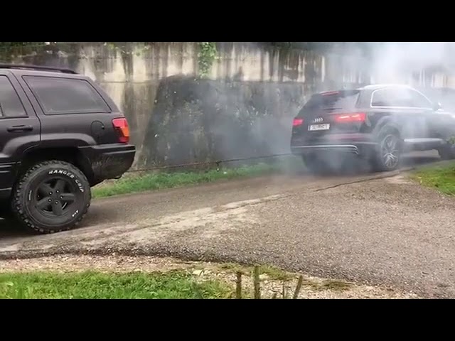 Audi Power - Jeep Grand Cherokee 4X4 vs Audi SQ7 Quattro - Tug of War 💪