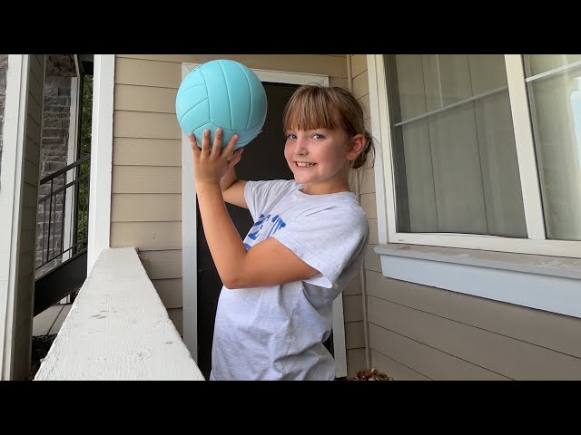 Play volleyball with jess( me ) tutorial and me learning how to play volleyball 