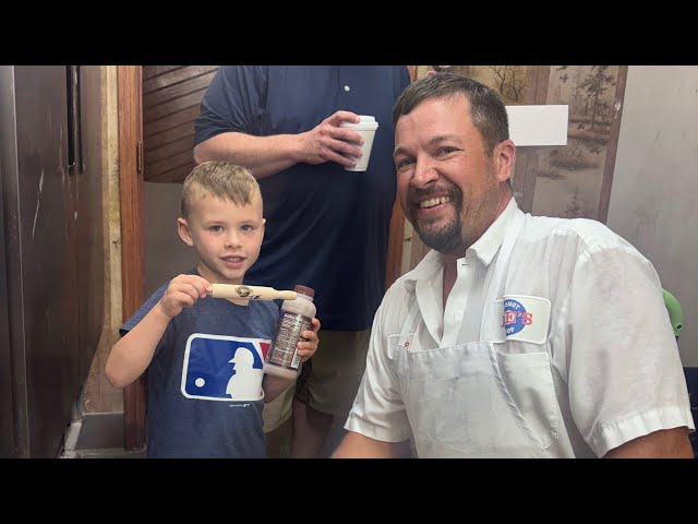 Great visitors + wonderful conversations = a great day at Ike’s! #fyp #donuts #travel #trip #food 