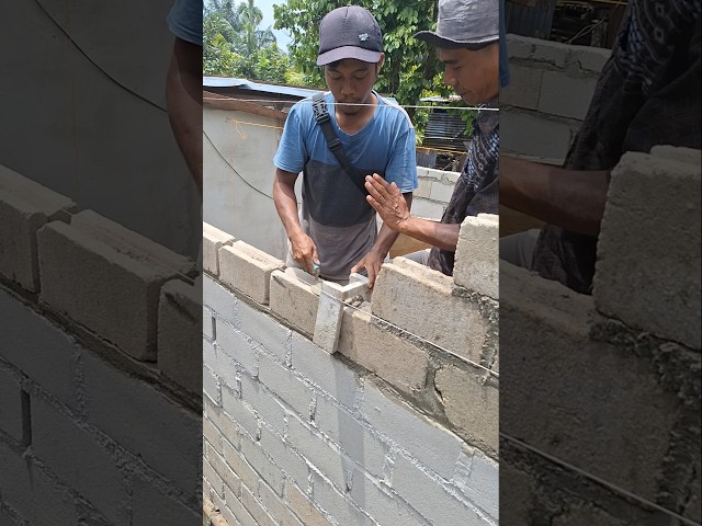 the fastest tool for leveling the mortar for installing bricks.