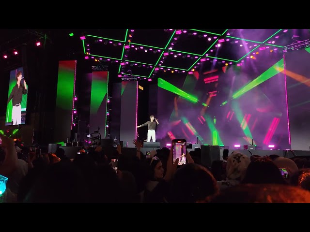 260103 ONEW (온유) - MAD - LIVE CONCERT e& DSF Nights Dubai Festival City FanCam 4K