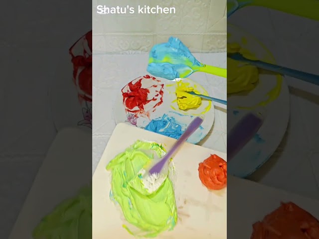 Blue + Yellow color mixing tutorial #video #cake #cakedecorating #viral #viralvideo #shortvideo