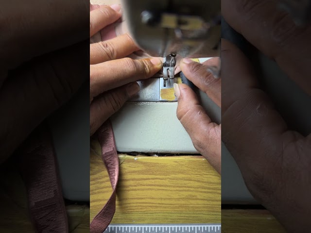 Membuat jahitan skeng tali pengait #sewing #sewinghacks #tipspraktis