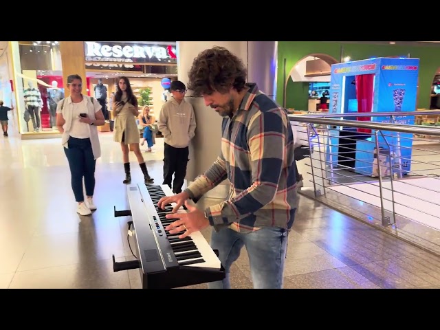Teclado de pilha no shopping