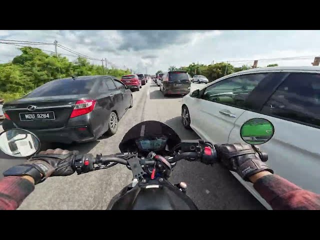 Suzuki SV650 Lane Filtering