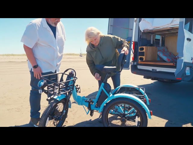 Beach Days Made Easy with the Mooncool TK2 Folding Trike! ☀️