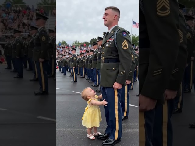 She Hugged Daddy and the Whole Parade Went Silent 😭🇺🇸❤️ #Shorts #MilitaryReunion #ArmyDad
