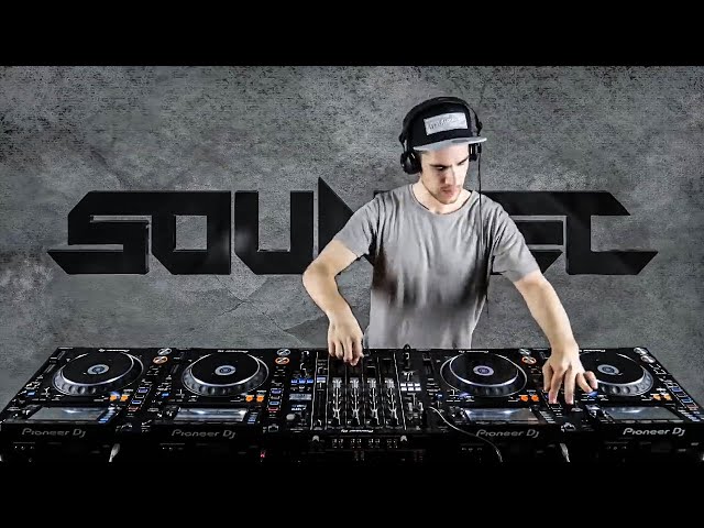 SOUNTEC - Performing on 4 Decks
