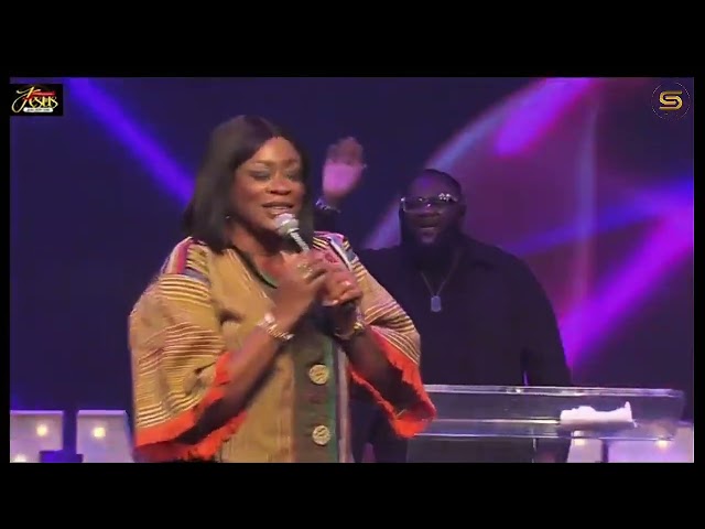 WATCH SINACH LIVE IN THE USA TOUR