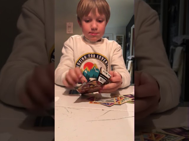 Kid pulls a CHARIZARD VMAX from $5 Pokémon card Pack !!!** (pulling from Darkness Ablaze)
