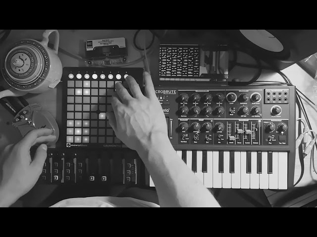 Ableton improvisation no. 2 (Launchpad(95), Microbrute and delay jam)