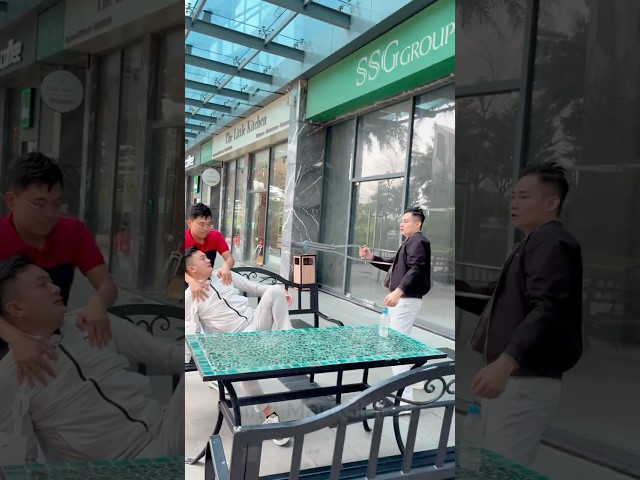 He Was Injured... But When You Send This Help Signal 🙏 #helpsignal #silentsignal #lifeskills #sos