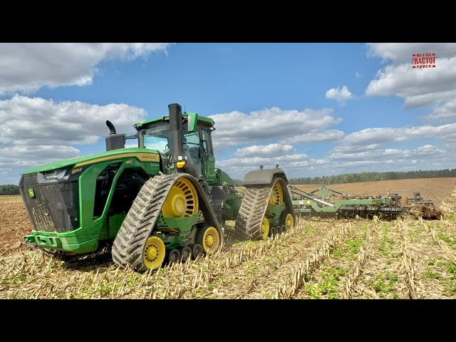 830 hp JOHN DEERE 9RX 830 Tractor Working on Fall Tillage