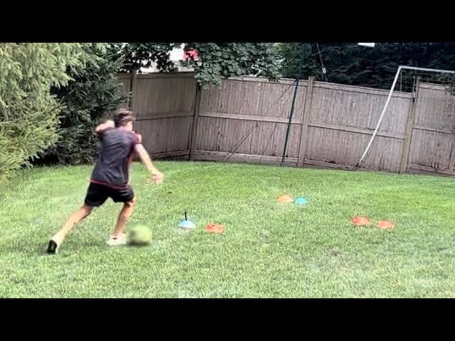 Me teaching you guys what 5 things wingers need in soccer 