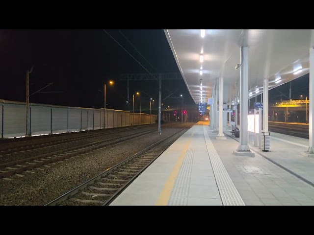 EU07-324 arrives at Trzebinia on Saturday 1st November 2025