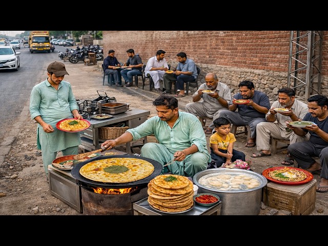 🔥 70 RS BREAKFAST SHOCK! HUGE ALOO SAAG PARATHA on MASSIVE TAWA 😍 | Street Food Pakistan 🇵🇰