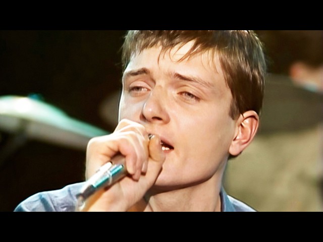 Joy Division - Transmission [OFFICIAL MUSIC VIDEO]