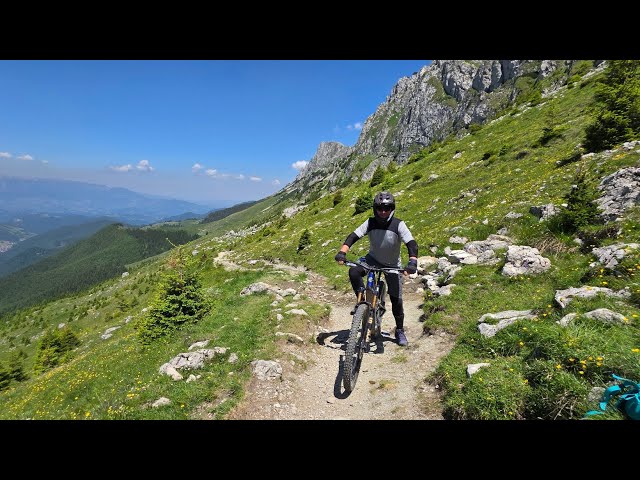 🏔️ Cucerind Bucegii pe eMTB Moieciu-Șaua Strunga-Vf. Omu–Sfinxul–Babele-Padina-Moeciu-Traseu Epic 🚵⚡