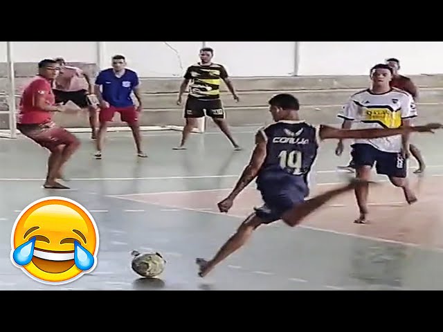 FUNNIEST FOOTBALL FAILS OF THE YEAR 2025 😂 TRY NOT TO LAUGH
