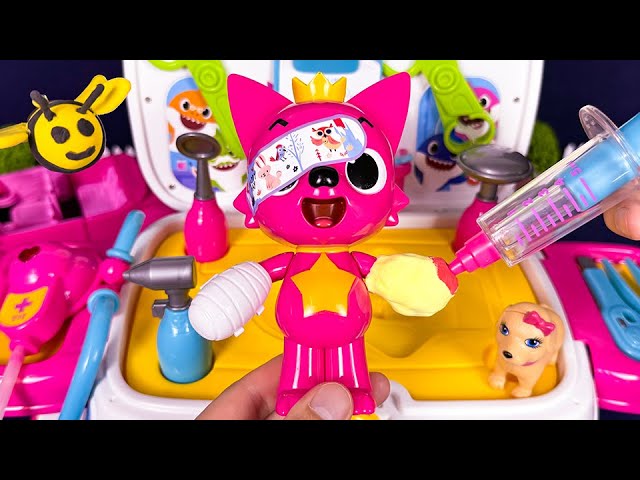 Pinkfong Was Stung In The Eye By a Bee 💉Pinkfong visits Doctor🚑 Ambulance Playset ASMR | Review Toys
