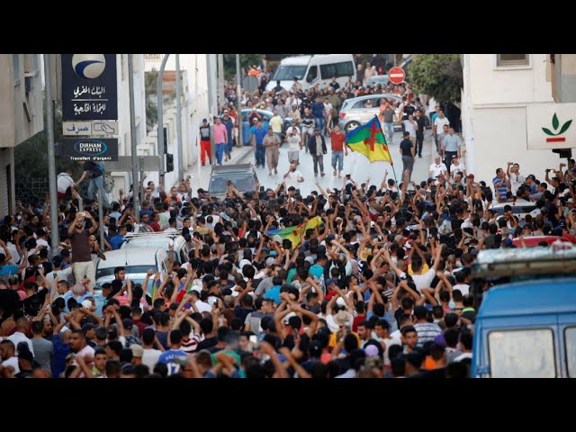 Million March | Car demolished by Moroccan Sûreté Nationale in Al Hoceima