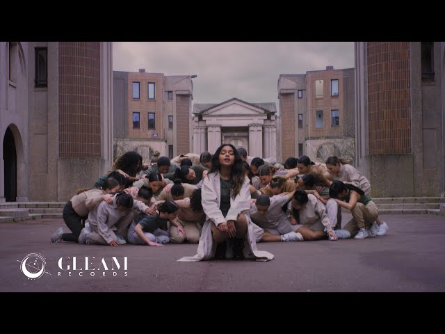 Nilusi - À des vies de toi (Clip Officiel)