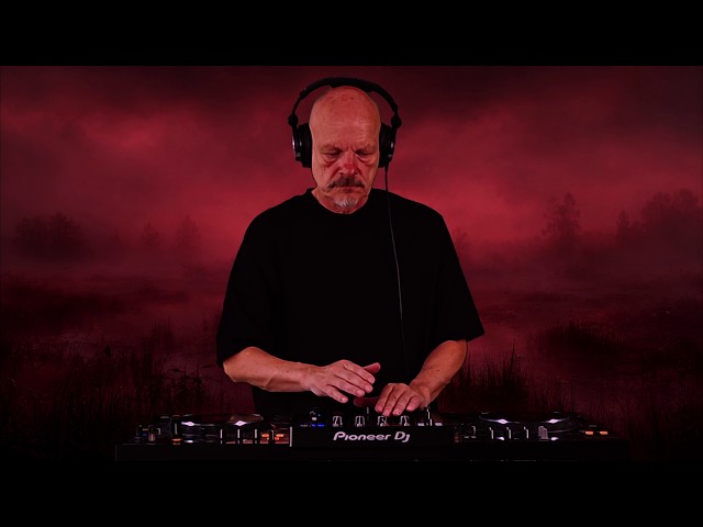 Dynamic Hypnotic Techno with a mystical atmosphere - Red Moor
