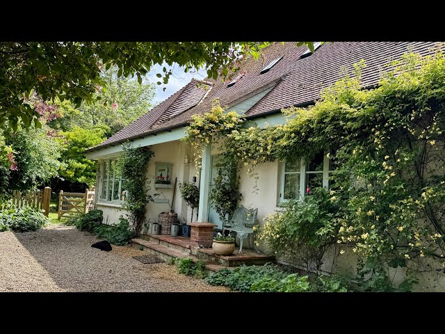 COTTAGE TOUR -Gardeners Cottage Blakeney In May #cottagecore