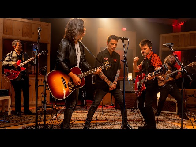 Coque Malla, Dani Martín, Rulo y la Contrabanda - ¿Volverá? (Videoclip Oficial)