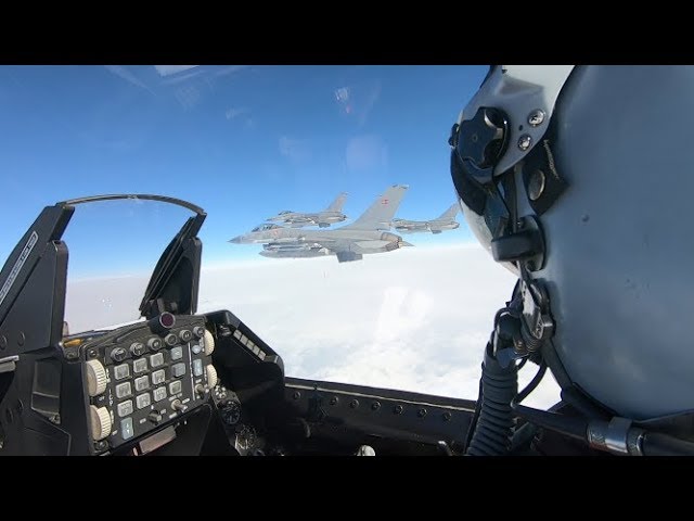 F-16 øver kamp over Skandinavien