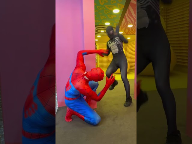 Venom got scared of Spider-Man🤣 #spiderman