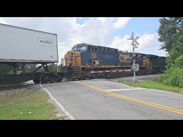 CSX I032 with CSXT 3005 leading in Garden City, Georgia
