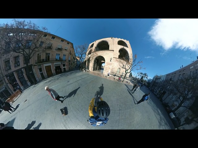 🍊Valencia on bike🚴‍♂️Plaça Ajuntament🏛️El Carmen📸Jardines del Turia🌳Ciutat Arts i Ciències🏙️
