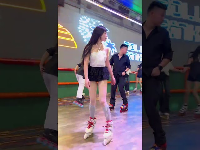 Roller skating tutorial⛸️🛼#dance#cutebabysinging#adorablewa is online#contentINSULATIONSHARINGPLAN