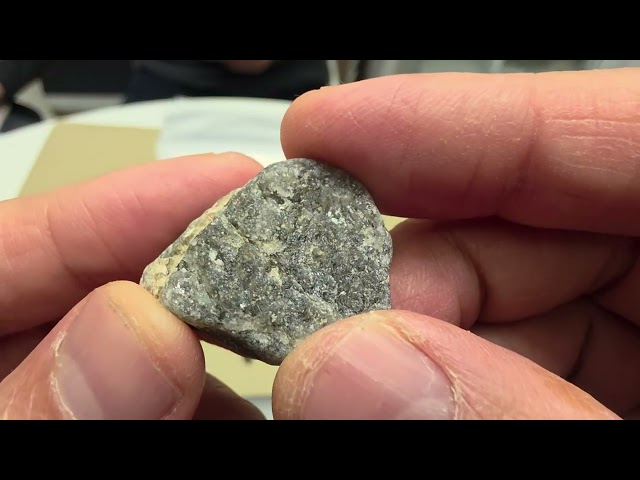 Finding Diamonds on the Beach at Pohang Dinosaur Diamond Park - 406 Let's take a look at the char...