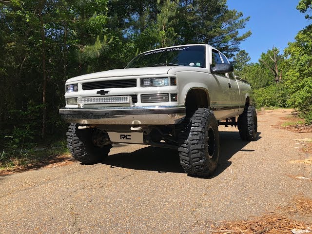 Lifted Chevy on Boggers Playin in the Mud!!