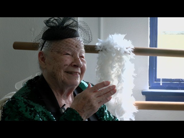 Mujer de 101 años retoma el claqué tras décadas y cumple el sueño de toda su vida