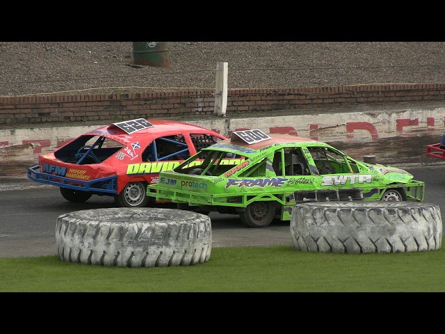 National Saloon Stockcar races at Cowdenbeath racewall 16-05-2026
