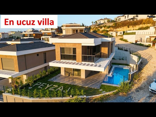 Kuşadası’nda Satılık 4+1 Havuzlu Müstakil Deniz Manzaralı Villa