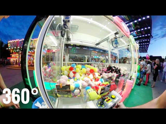 Claw Machine 360 VR Amusement FAIL (Rigged Scam Crane) at Oktoberfest