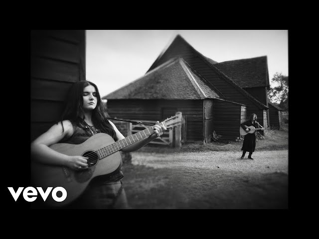 Muireann Bradley - Dancing On My Grave (Visualiser)