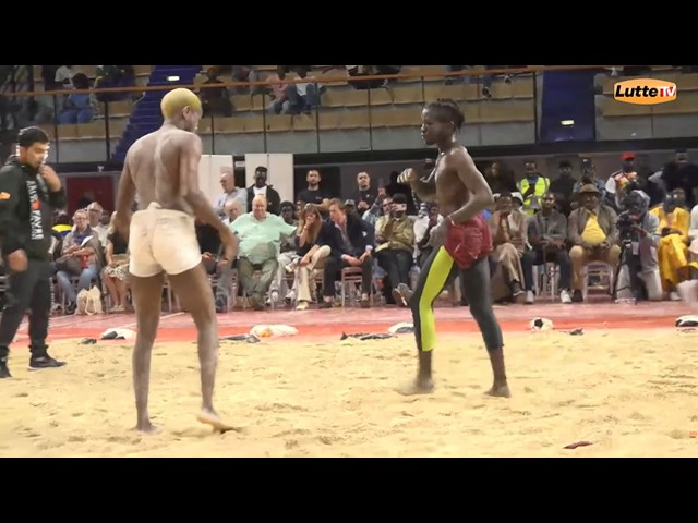 Victoire de Badou Sylla sur Mara au Festival de Lutte sénégalaise à Paris