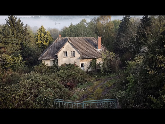 30-Year Abandoned House of a Family Who Fled After a Tragedy!