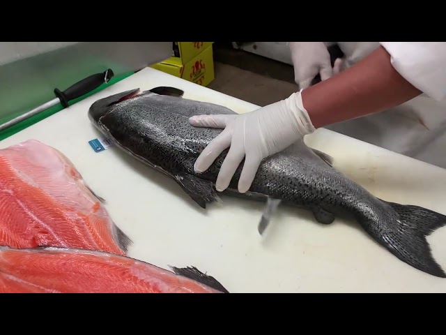 Cómo filetear un salmón entero