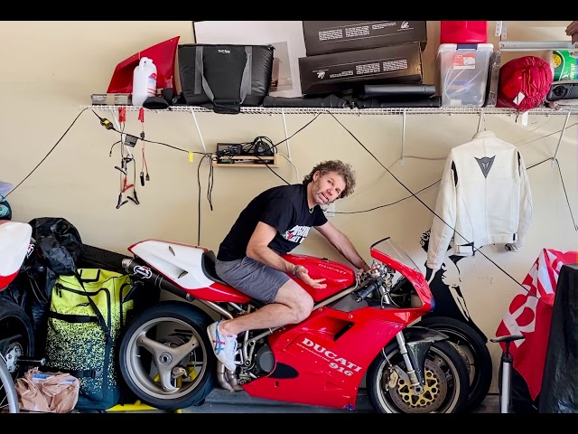 Ducati 916 - 3 reasons why they are horrible riding bikes