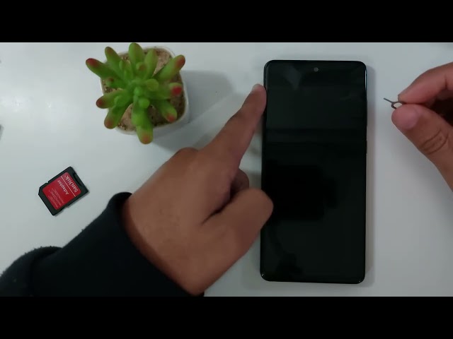 How to remove the SIM card on the Xiaomi Redmi 15