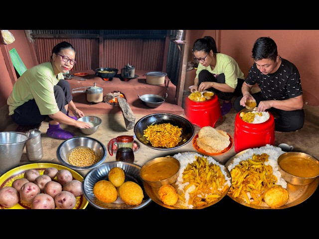 Taste of Village Food : Aloo Bhurji Recipe, Egg Fry & Dry Matar Curry with Rice