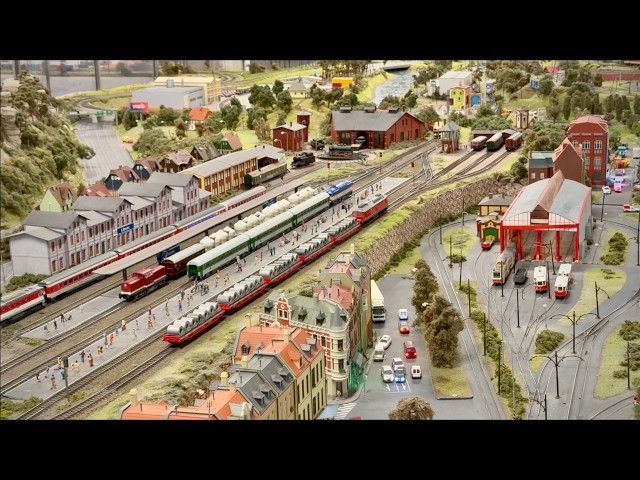 One of the Largest HO Scale Model Railroad Layouts in the World